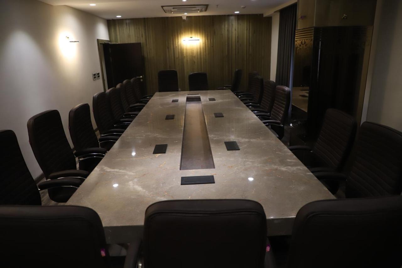 The Royal Class Hotel Gwalior Exterior foto
