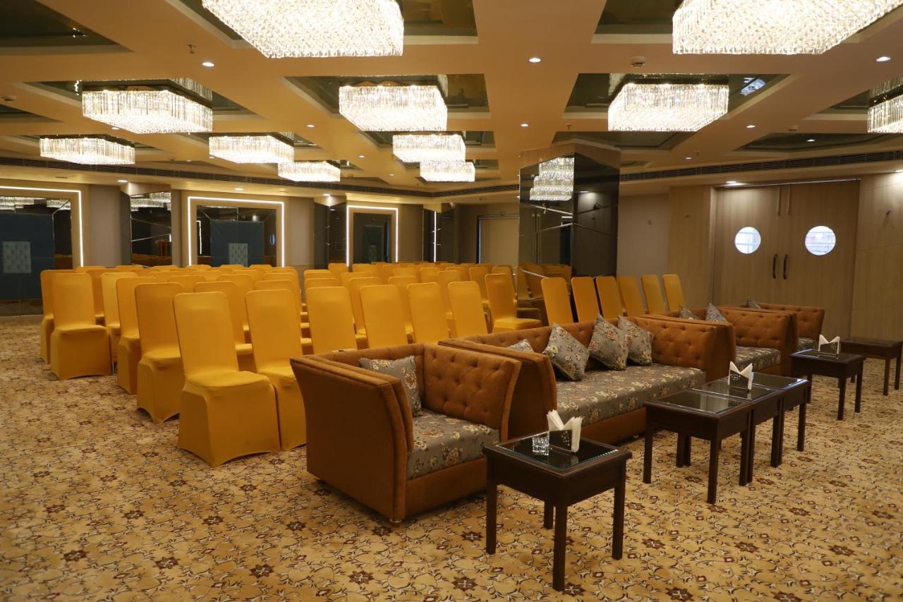 The Royal Class Hotel Gwalior Exterior foto