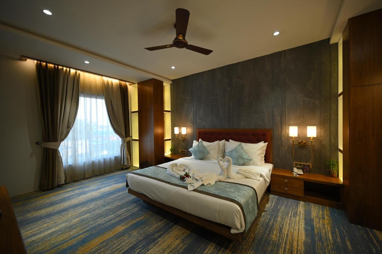 The Royal Class Hotel Gwalior Exterior foto