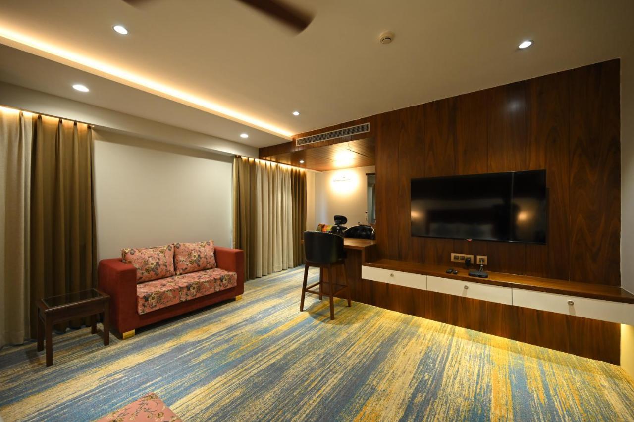 The Royal Class Hotel Gwalior Exterior foto