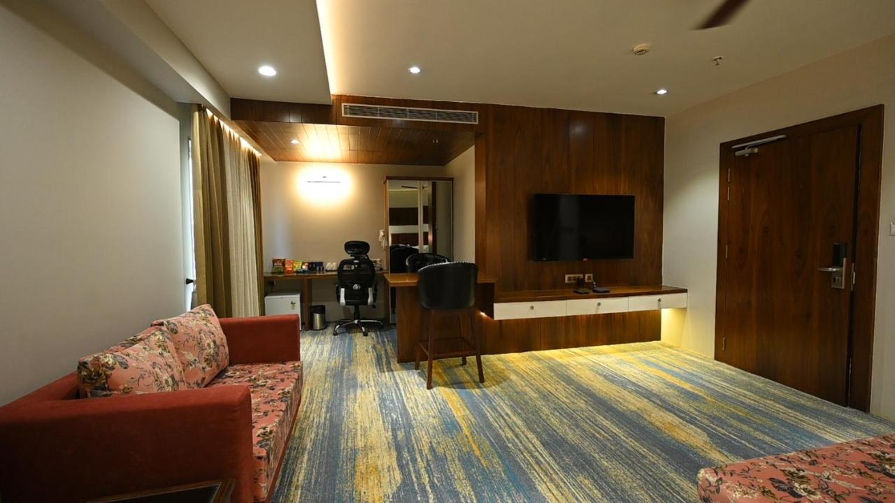 The Royal Class Hotel Gwalior Exterior foto
